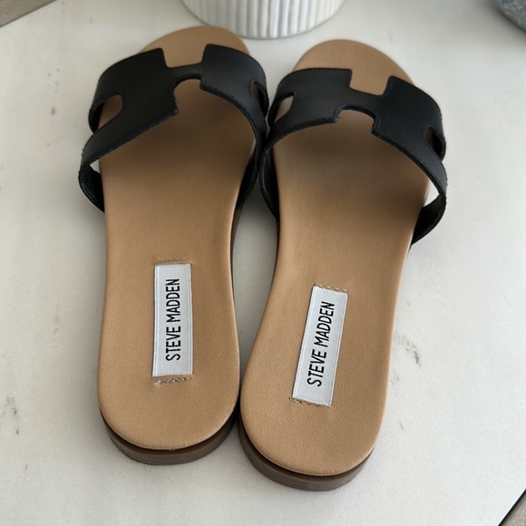 Steve Madden Hadyn Black Leather Sandals - Picture 2 of 3
